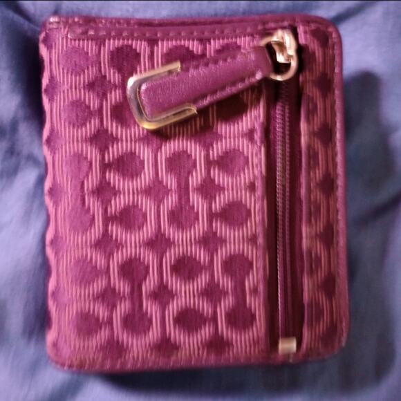 Coach bi-fold purple berry wallet - Picture 2 of 3